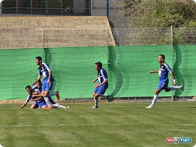 אופק מלול חוגג עם החברים (ארנון לוי)